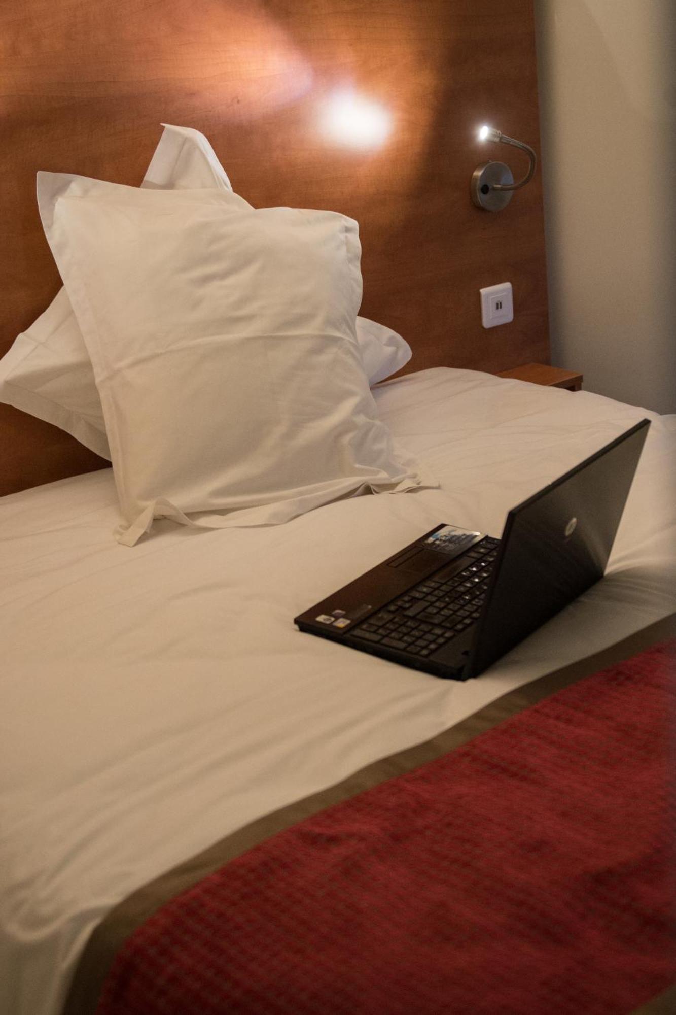 Hotel Les Vallees Labellemontagne Ла Брес Екстериор снимка