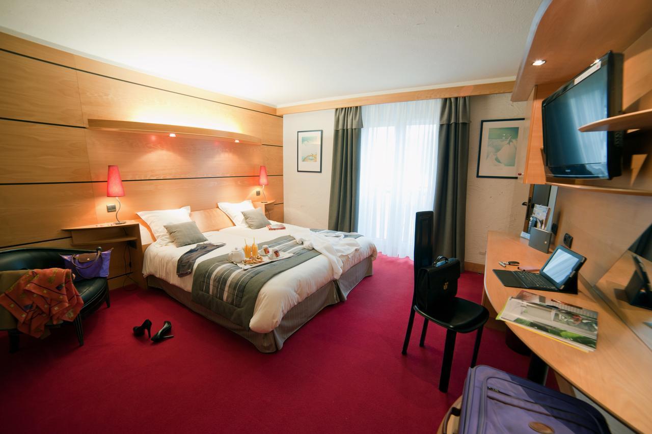 Hotel Les Vallees Labellemontagne Ла Брес Екстериор снимка